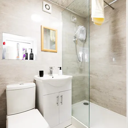Cosy Near Leeds City Centre شقة